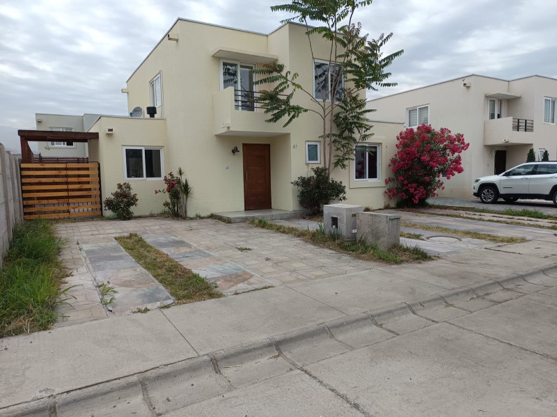 CASA CONDOMINIO RUKAN