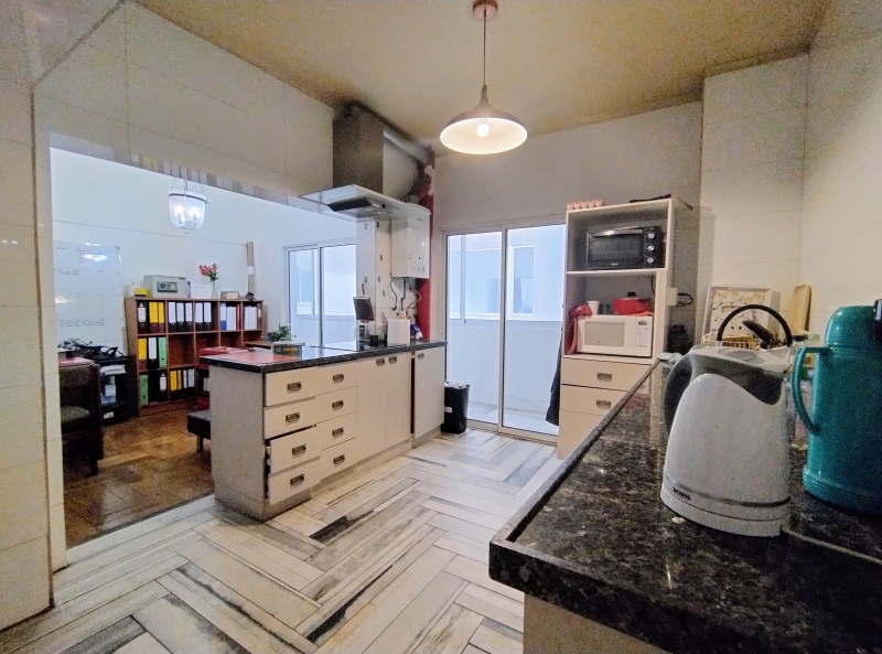 METRO LOS HEROES PISO DE PARQUET