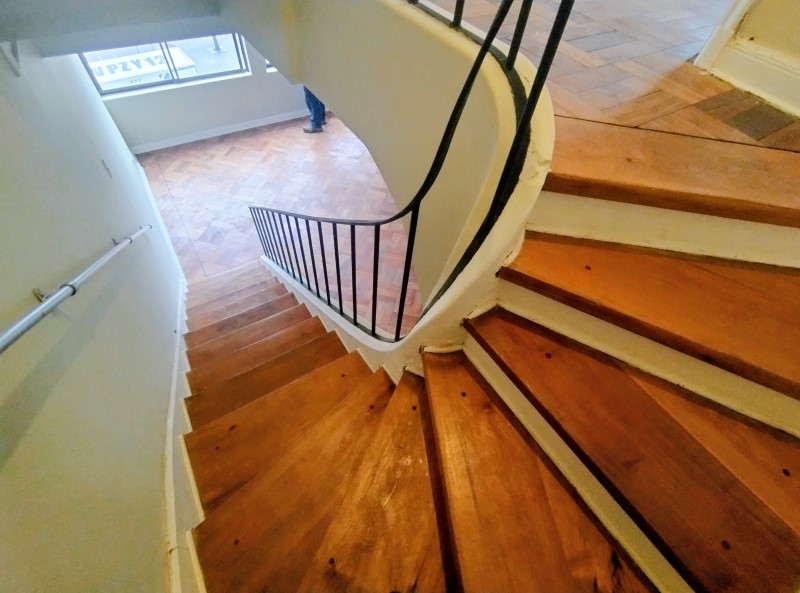 DUPLEX STO DOMINGO PISO DE PARQUET CON BODEGA